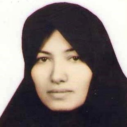 Sakineh Mohammadi Ashtiani, de 43 años, lleva cinco años en la cárcel, condenada a ser lapidada.