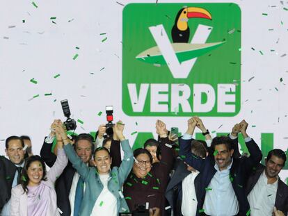 Claudia Sheinbaum con integrantes del Partido Verde en Ciudad de México, en octubre de 2023.