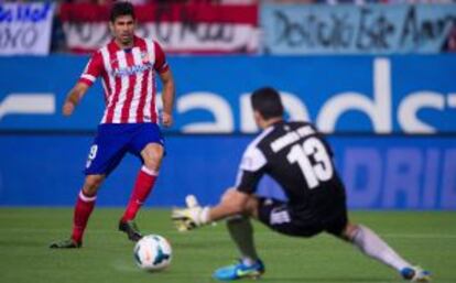 Diego Costa ante Andrés Fernández.