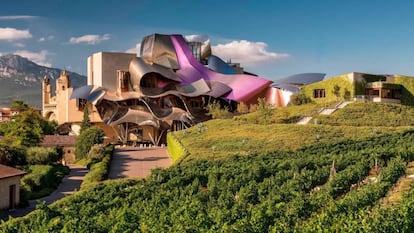 El hotel Marqués de Riscal dispone de dos restaurantes, enoteca y vinoteca.