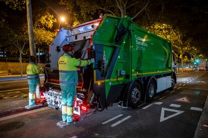 Un camión de la basura eléctrico en Barcelona, el pasado miércoles.