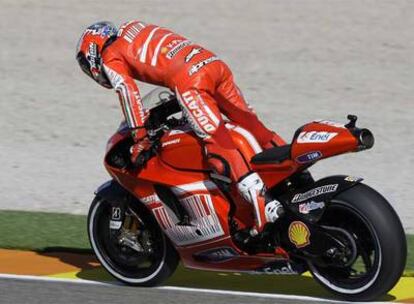 Casey Stoner, durante los entrenamientos en Cheste.