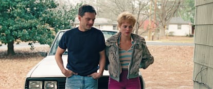 Margot Robbie tenía 25 años cuando se puso en la piel de una adolescente Tonya Harding en Yo, Tonya, por lo que necesitó pelucas y maquillaje especial para parecerlo.