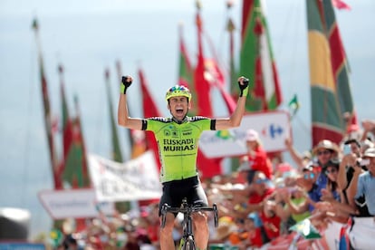 Óscar Rodríguez entra vencedor en La Camperona durante la decimotercera etapa de la última Vuelta.