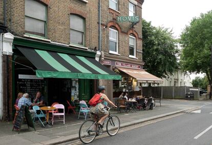 Terraza del Deli Cafe, en Orford Road.