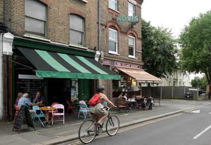 Terraza del Deli Cafe, en Orford Road. 