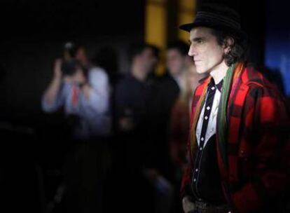 Daniel Day-Lewis posa ayer en la Berlinale antes de la rueda de prensa de <i>Pozos de ambición.</i>