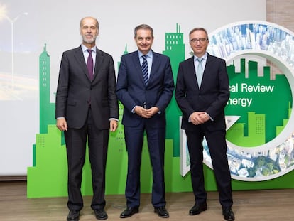 José Domínguez Abascal, secretario de Estado de Energía; José Luis Rodríguez Zapatero y Luis Aires, presidente de BP España.