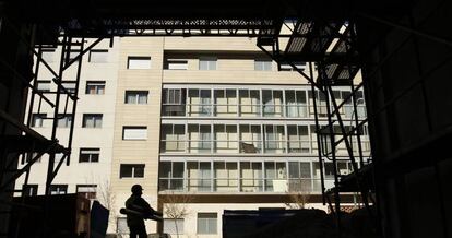 Las ventas de pisos nuevos bajaron un 12,7% en marzo.