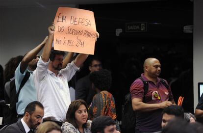 Protesto em Comissão da Câmara contra a PEC 241.