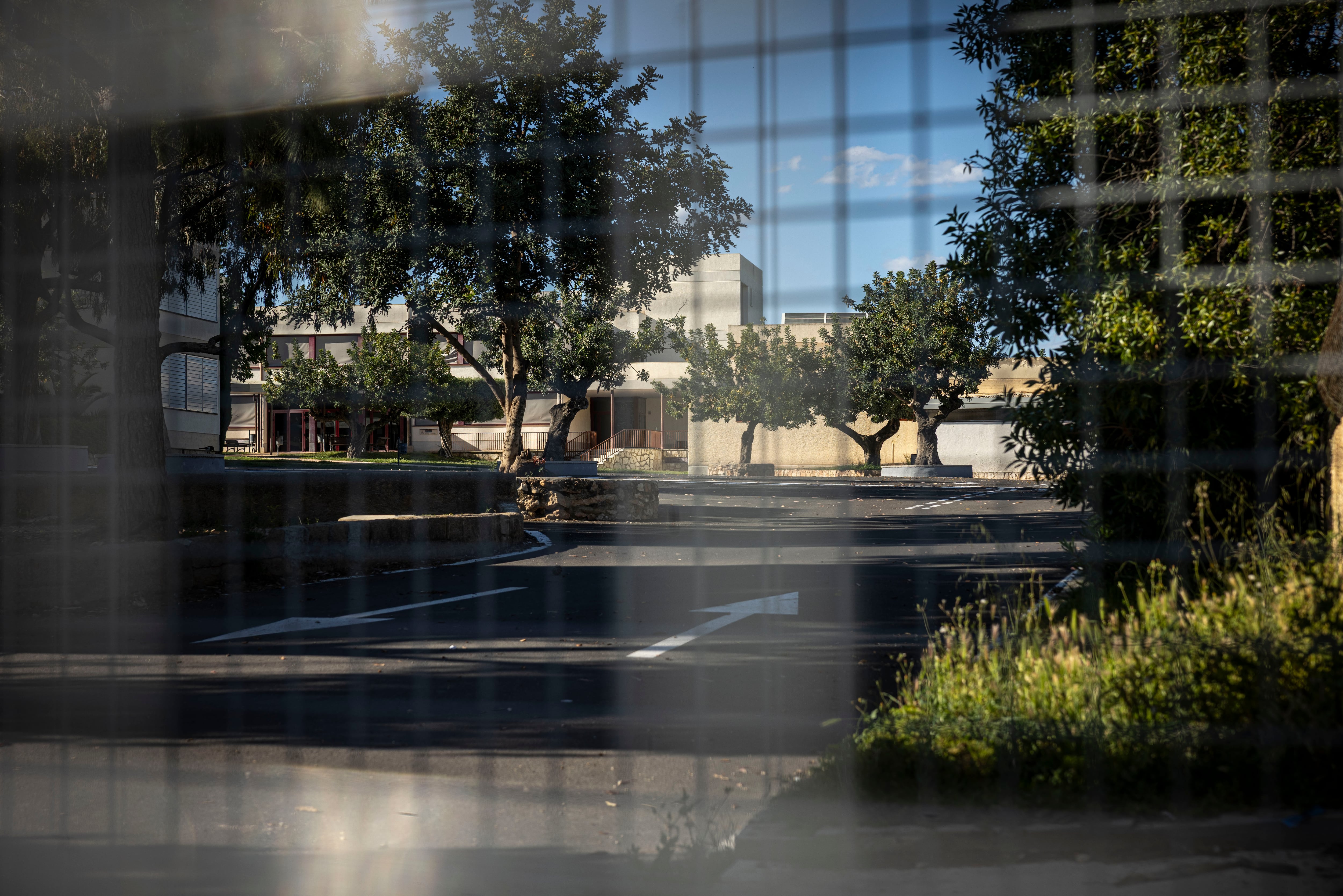 Exterior del colegio Fomento El Vedat de Torrent, este lunes.