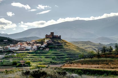 El pueblo de Trasmoz, coronado por el castillo del mismo nombre, situado en las faldas del Moncayo (Zaragoza).