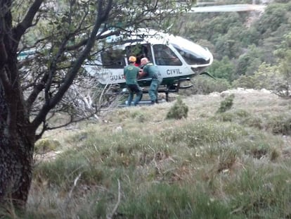 La Guardia Civil cerca del lugar del accidente. 