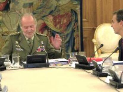 El rey Juan Carlos y Zapatero, hoy en la reunión ordinaria del pleno del Consejo de Defensa Nacional.