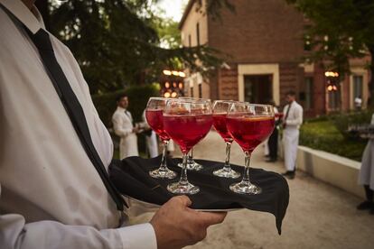 El cóctel de bienvenida era un aperitivo italiano elaborado con Martini Fiero.