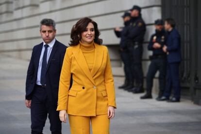 La presidenta de la Comunidad de Madrid, Isabel Díaz-Ayuso, a su llegada al Congreso de los Diputados.