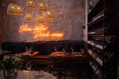 La biblioteca de vino en el restaurante Propaganda, en Madrid, en una foto cedida.