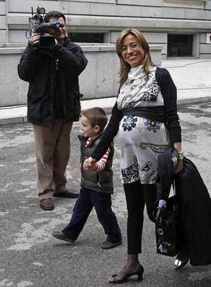 Carme Chacón, anteayer, a su llegada al Congreso.