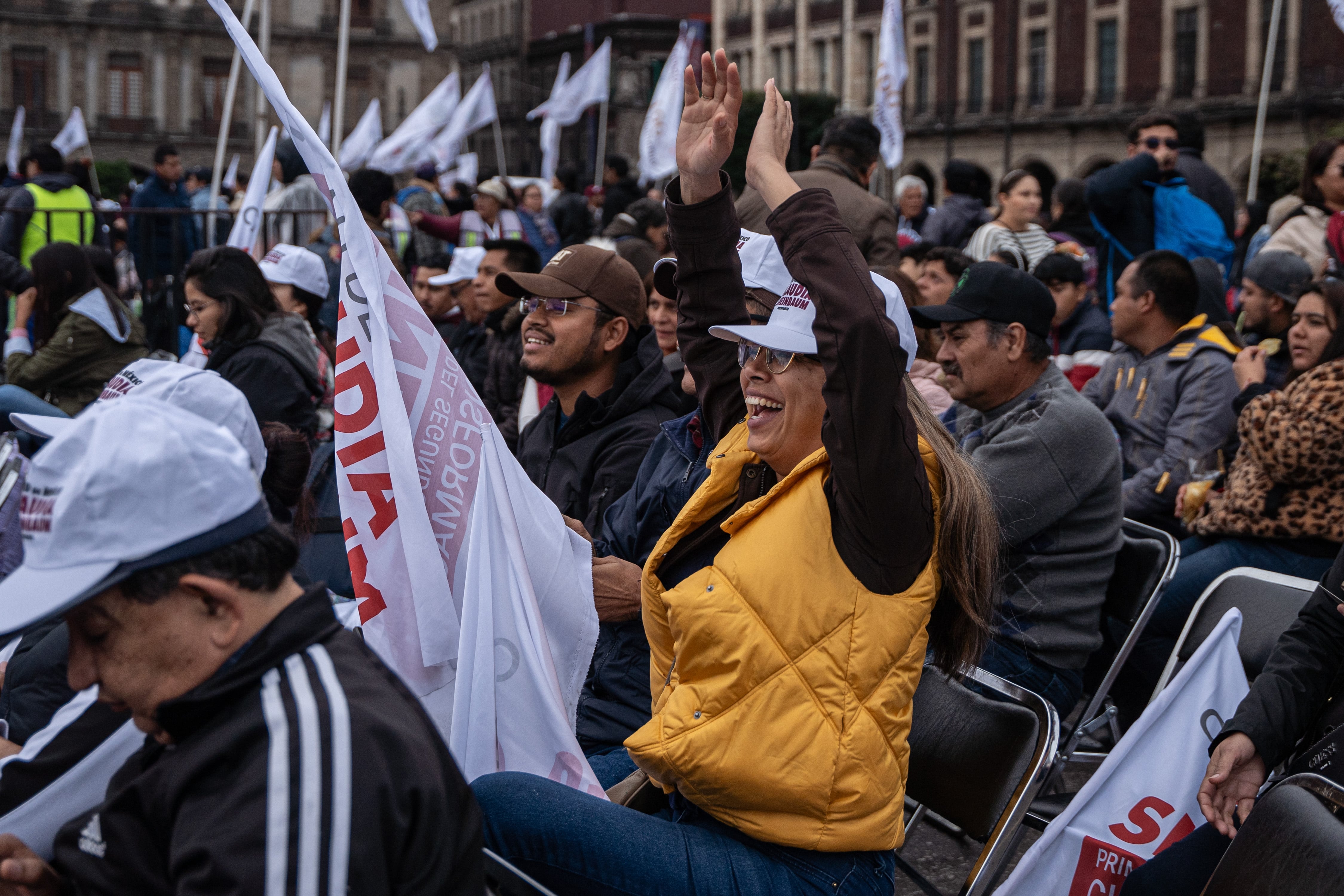 La multitud congregada para el mensaje de Sheinbaum este domingo. 