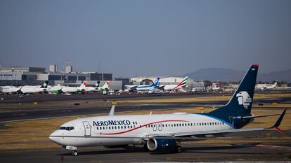 Un avión de Aeroméxico en el Aeropuerto Internacional de Ciudad de México, en una imagen de archivo.