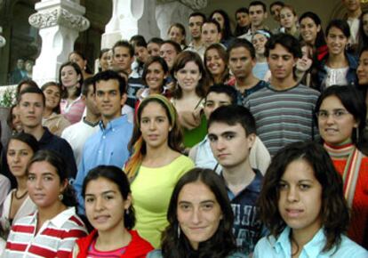 Los bachilleres con mejor expediente posan ayer en la Universidad Ménendez Pelayo.