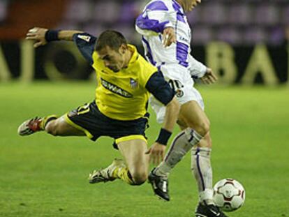 Nikolaidis cae en presencia de Sousa.