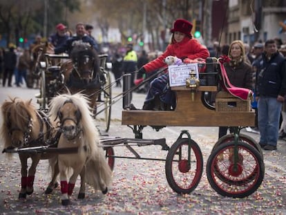 El barrio es el primero de Barcelona en festejar Sant Antoni Abad y bendecir los animales