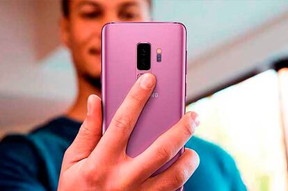 La cámara frontal del Samsung Galaxy S9+ cuenta con un sensor de 8 megapíxeles, eso sí, con una apertura muy baja de f/1.7, que permite hacer excelentes selfies con poca luz