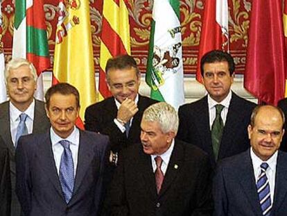 De izquierda a derecha, José María Barreda, José Luis Rodríguez Zapatero, Miguel Sanz, Pasqual Maragall, Jaume Matas y Manuel Chaves.