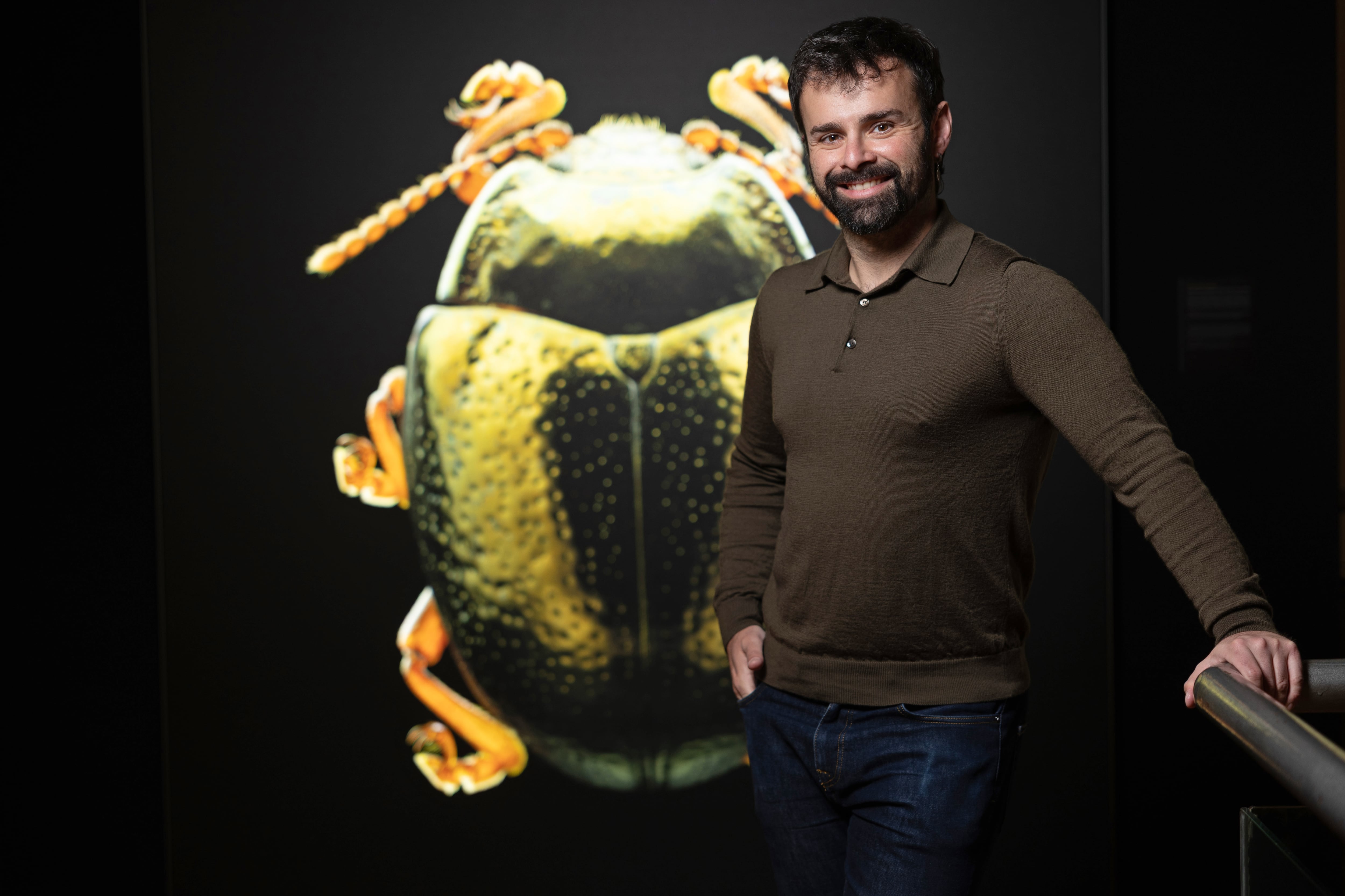 Ricardo Moure, biólogo y presentador de ‘Órbita Laika’, lanza su primer libro infantil: “Hasta a los bichos más feos y babosos hay que quererlos”