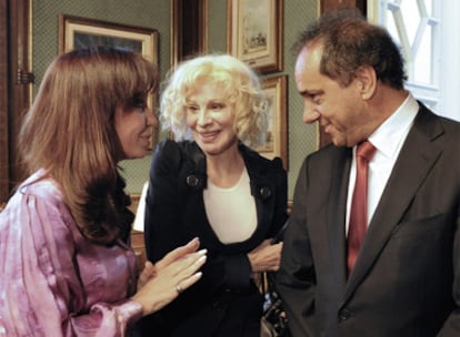 Cristina Fernández de Kirchner, junto a Nacha Guevara y Daniel Scioli, gobernador de Buenos Aires