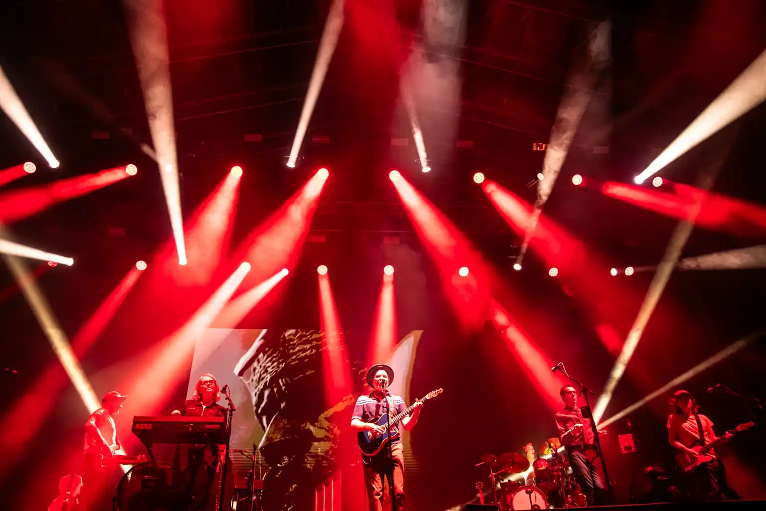 Un momento de la actuació de Belle and Sebastian en Valencia.