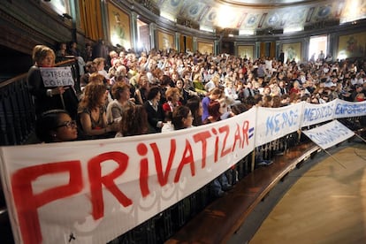 20 de diciembre de 2012. Asamblea de médicos en huelga convocada por la Asociación de Facultativos Especialistas de Madrid (AFEM) en el madrileño Colegio de Médicos, en la que acordaron seguir con las protestas contra el plan sanitario de privatización del gobierno de la Comunidad de Madrid.