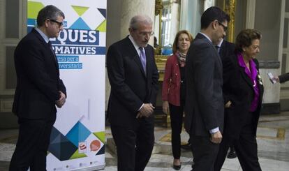 Los rectores de las universidades de Valencia, con la alcaldesa Rita Barberá.