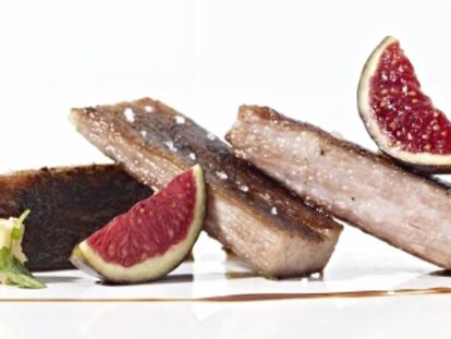 Plato de Macarena de Castro: 'secreto' de cerdo con higos al vino.