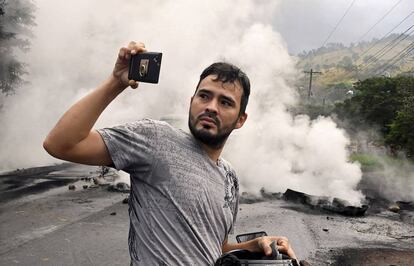 Incluso las protestas políticas, como esta en Honduras, merecen un buen selfi.