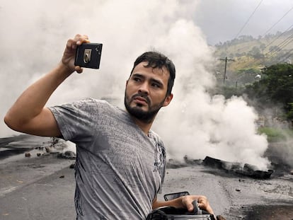 Incluso las protestas políticas, como esta en Honduras, merecen un buen selfi.