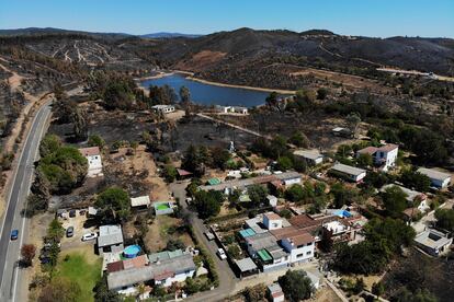 Vista aérea de la zona quemada por el incendio en Cueva de la Mora (Huelva). 

