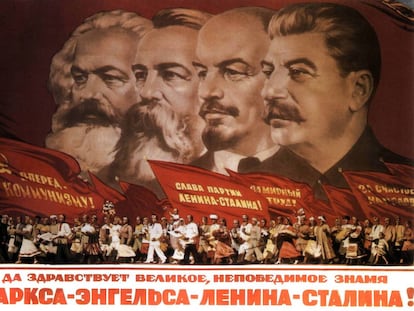 Propaganda estalinista en la que figuran Marx, Engels, Lenin y Stalin.