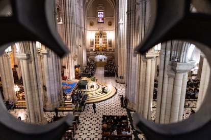 El interior de la catedral, durante el acto homenaje a las víctimas de abusos de la Iglesia, este lunes.