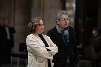 La alcaldesa Ada Colau y el teniente de alcalde Jordi Martí, la semana pasada en Barcelona.
La alcaldesa de Barcelona, Ada Colau, ha asegurado este martes que el escritor y periodista Josep Maria Espinàs, fallecido el domingo a los 95 años, es un "referente indiscutible de las letras catalanas".
CATALUÑA ESPAÑA EUROPA BARCELONA CULTURA
DAVID ZORRAKINO - EUROPA PRESS