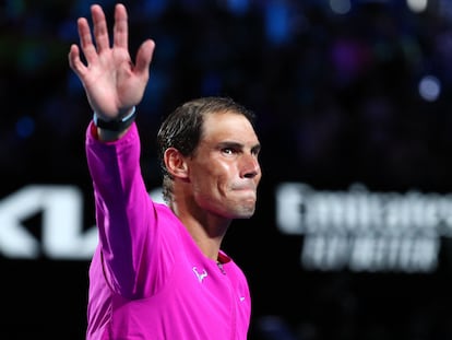 Nadal saludaba a los aficionados australianos el domingo durante la ceremonia final en Melbourne.