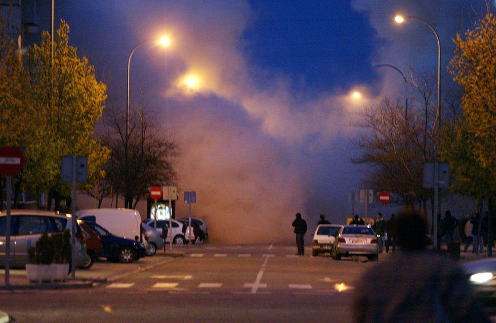 Aledaños de la calle en la que se inmolaron los terroristas en Leganés (Madrid) el 3 de abril de 2004.