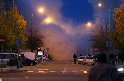 Aledaños de la calle en la que se inmolaron los terroristas en Leganés (Madrid) el 3 de abril de 2004.