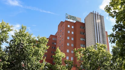 El Hospital San Pedro de Alcántara de Cáceres, donde seis personas han sido ingresadas por la legionela, este martes.