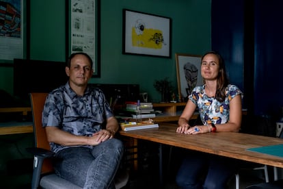 Federico Mesa y Laura Correa, son dos de los arquitectos de la oficina Plan B Arquitectos, que participaron en el diseño de la escuela sustentable.