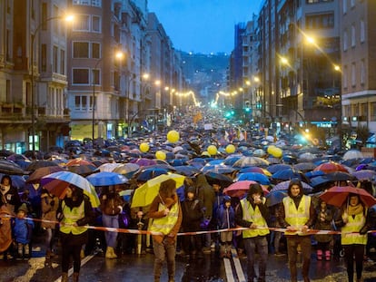 Imagen de la manifestación a favor del acercamiento de los presos de ETA celebrada este sábado en Bilbao.