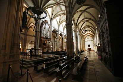 Nave lateral de la magistral, de estilo gótico isabelino (siglo XVI). La iglesia se construyó sobre el lugar donde se dice que San Justo y San Pastor, patronos de la ciudad, fueron degollados.