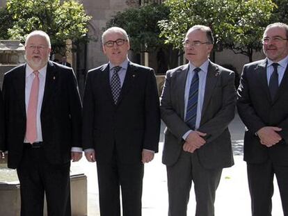 De izquierda a derecha, Salvador Esteve, presidente de la diputaci&oacute;n barcelonesa; Josep Poblet (Tarragona), Carles Torramad&eacute; (Girona) y Joan Re&ntilde;&eacute; (Lleida). 