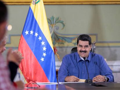 Nicol&aacute;s Maduro, durante una reuni&oacute;n con sus ministros. 